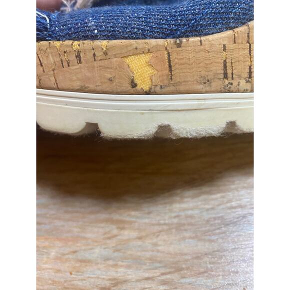 Minnetonka York Wedge Sandals Size 8 Blue Denim Cork Fringe Heels Open Toe Boho - Picture 8 of 8